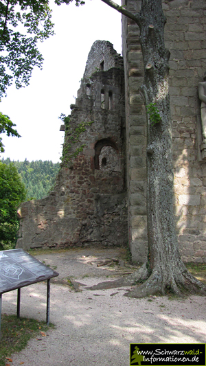 Bergfried Mauerreste